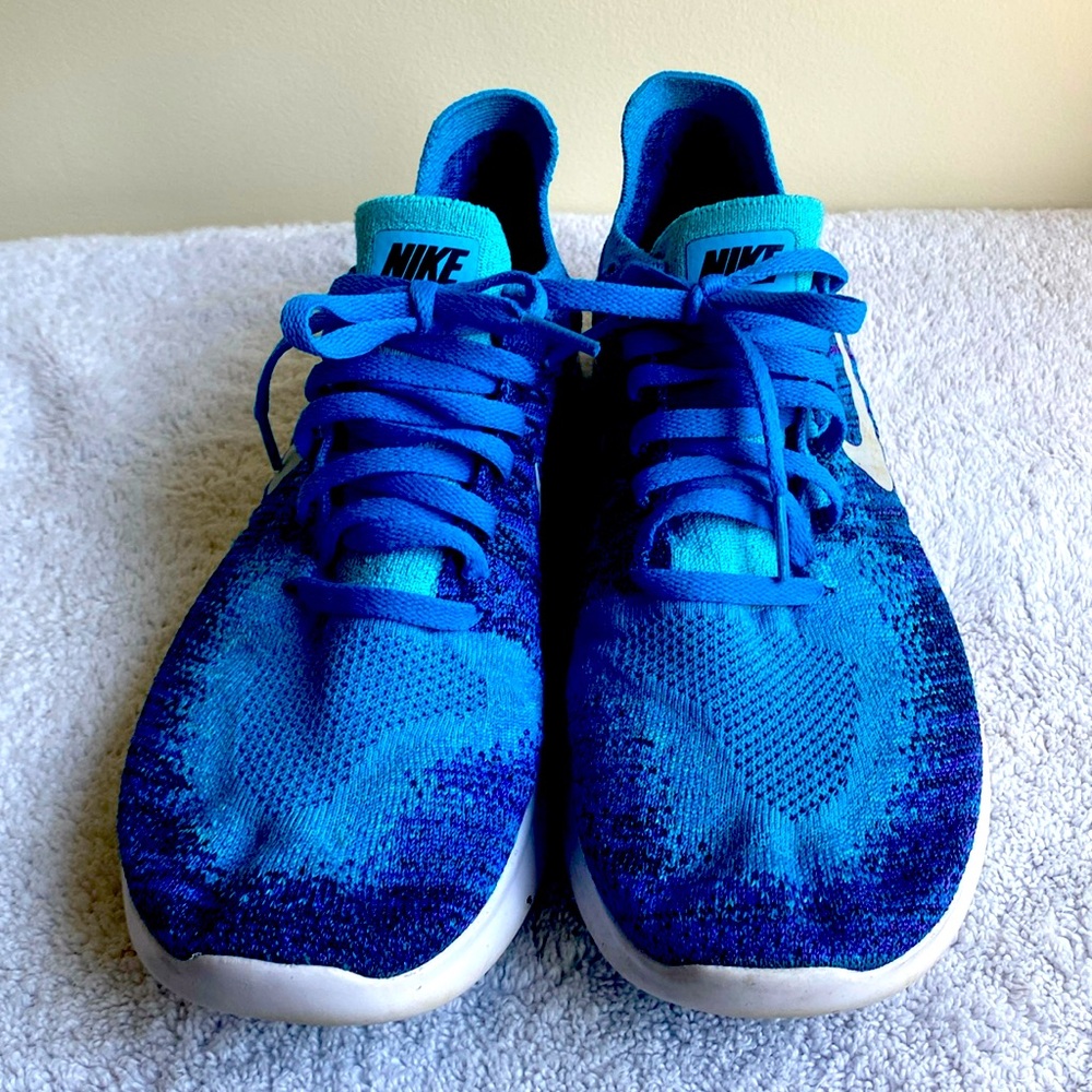 Nike Fly Knit Size 7 youth